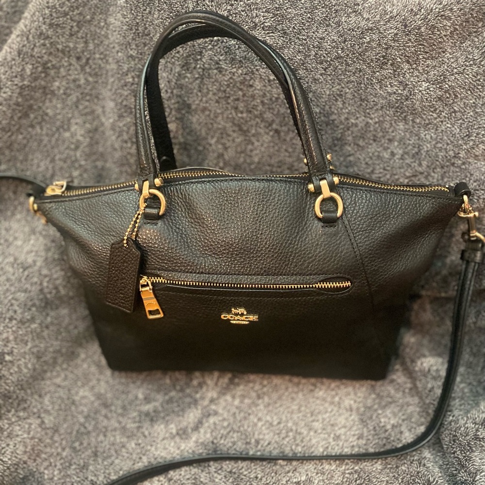 Coach black leather purse. Great condition !